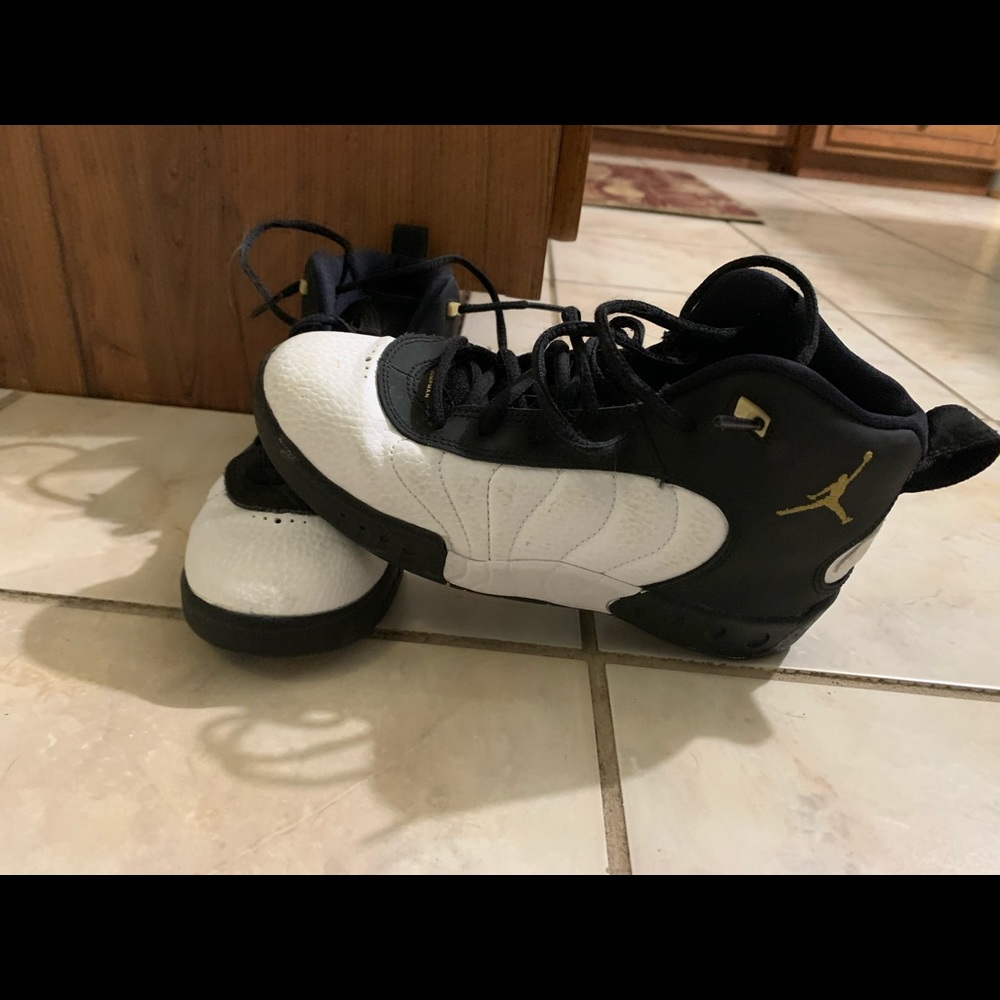 Youth size 2.5 Jordan’s